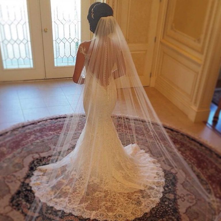 Do you know that the right veil amplifies your bridal look? 1